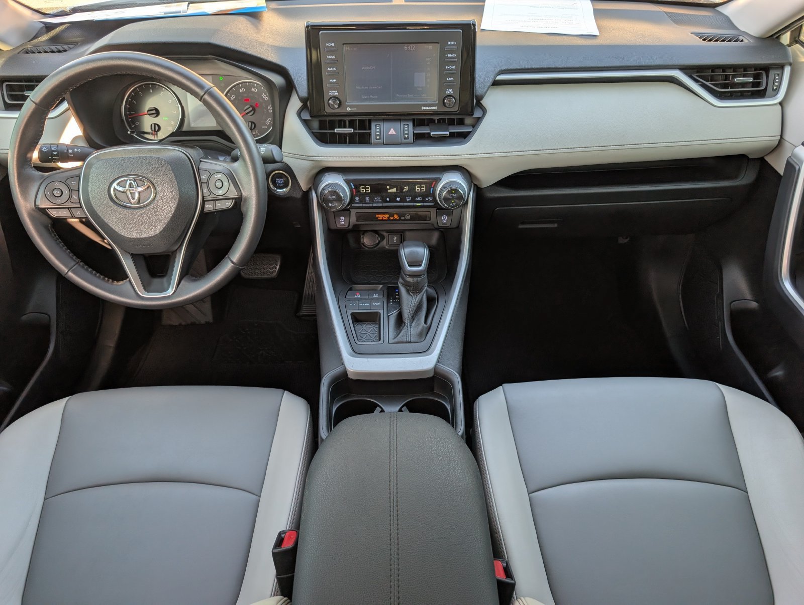 Used 2020 Toyota RAV4 XLE Premium FWD image 5