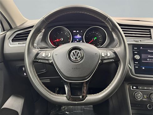 Used 2021 Volkswagen Tiguan SE w/ Panoramic Sunroof Package image 13