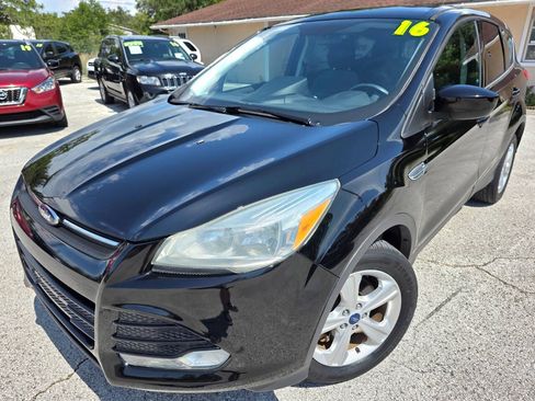 Used 2016 Ford Escape SE w/ SE Cold Weather Package AWD/4WD image 1