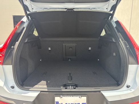 New 2026 Volvo XC40 B5 Plus w/ Protection Package Premier image 28