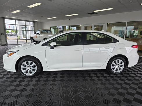 Used 2026 Toyota Corolla LE FWD image 6