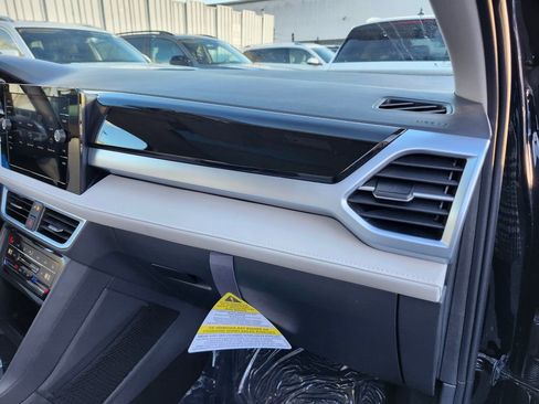 New 2026 Volkswagen Taos SE image 12