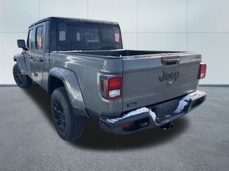 Used 2022 Jeep Gladiator Sport video 2