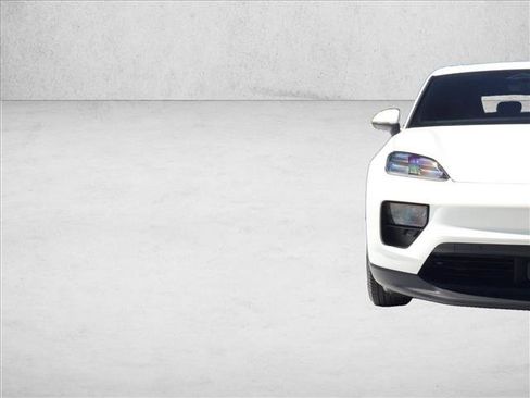 Used 2025 Porsche Macan Electric RWD image 12