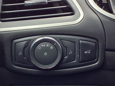 Used 2015 Ford Edge SEL w/ Equipment Group 201A image 19