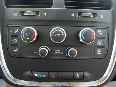 Used 2016 Dodge Grand Caravan SE w/ Quick Order Package 29E SE FWD image 16