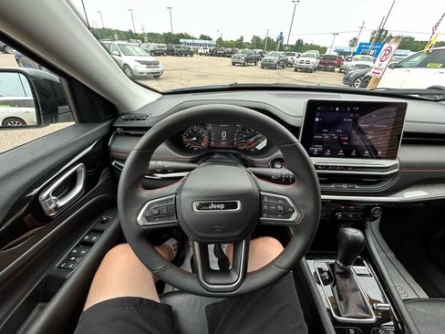 Used 2022 Jeep Compass Trailhawk AWD/4WD image 25
