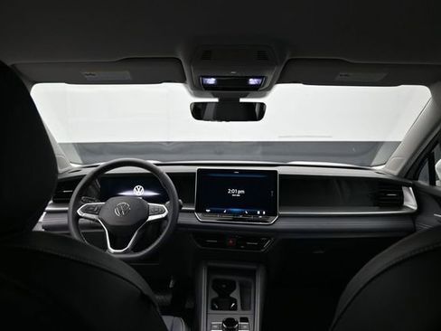 New 2026 Volkswagen Tiguan SE FWD image 10