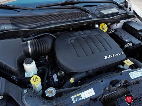 Used 2017 Dodge Grand Caravan SE image 31