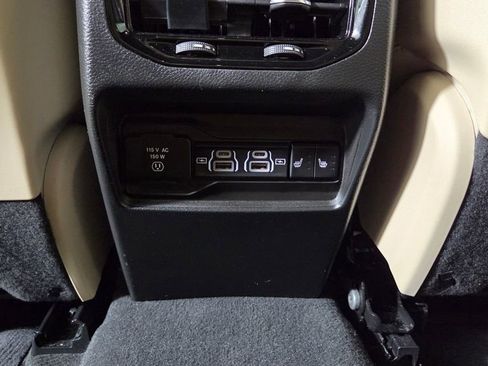 Used 2023 Jeep Grand Cherokee Limited w/ Luxury Tech Group II AWD/4WD image 35