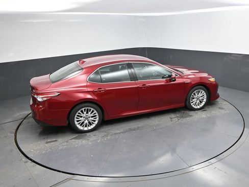 Used 2020 Toyota Camry XLE FWD image 32