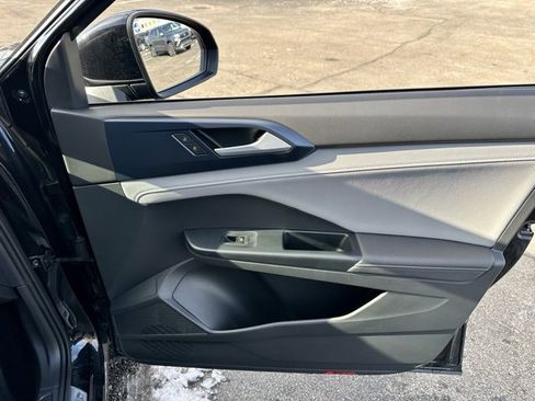 Certified 2024 Volkswagen Taos SE image 22