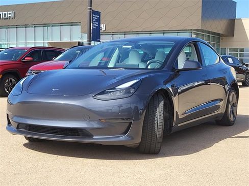 Used 2023 Tesla Model 3 Standard Range image 2