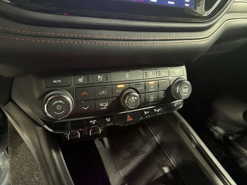 Used 2022 Dodge Durango R/T image 25