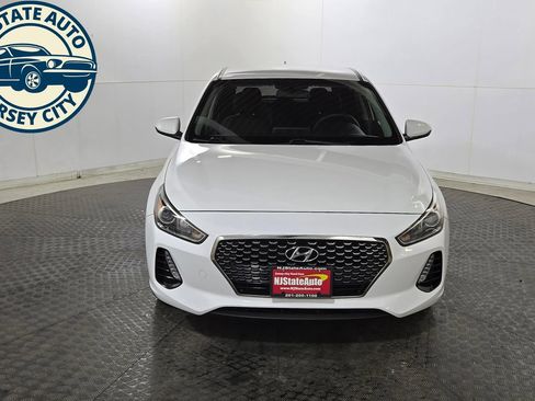 Used 2018 Hyundai Elantra GT FWD image 2