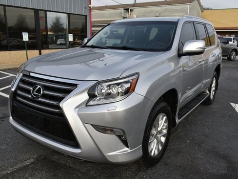 Used 2015 Lexus GX 460 image 2