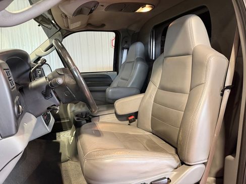 Used 2005 Ford Excursion XLS RWD image 13