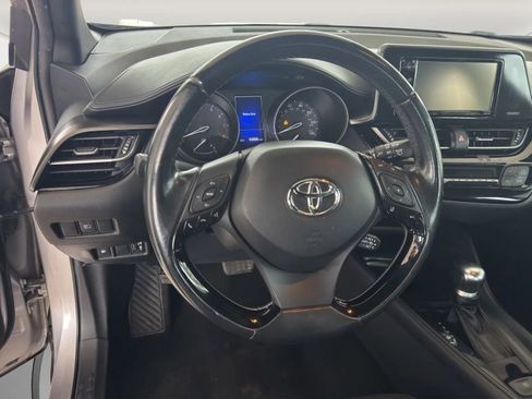 Used 2018 Toyota C-HR XLE FWD image 9