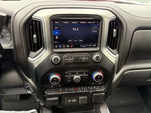 Used 2021 Chevrolet Silverado 1500 LT Trail Boss w/ LT Trail Boss Premium Package AWD/4WD image 13