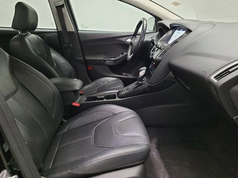 Used 2017 Ford Focus Titanium w/ Titanium Technology Package FWD image 21