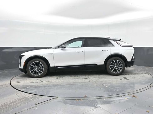 Used 2025 Cadillac Lyriq Sport AWD/4WD image 4