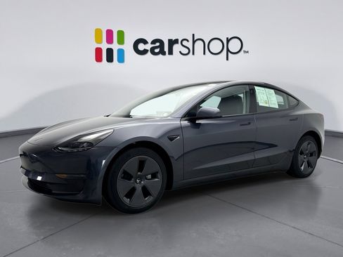 Used 2023 Tesla Model 3 Standard Range image 1