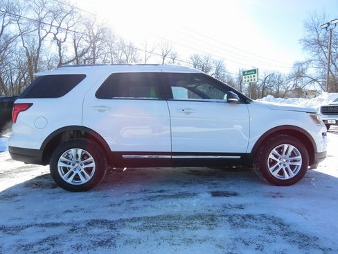 Used 2018 Ford Explorer XLT w/ Equipment Group 202A image 4