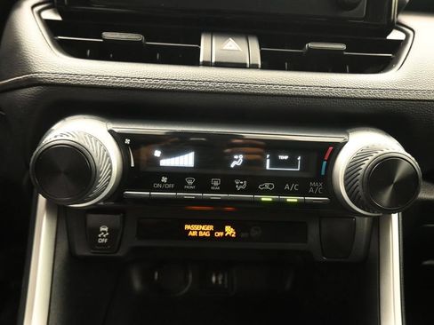 Used 2019 Toyota RAV4 LE FWD image 19