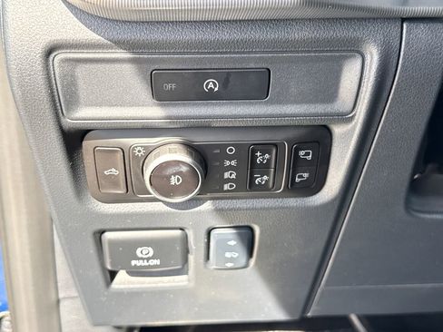 Used 2025 Ford F150 Lariat w/ Equipment Group 502A High image 14