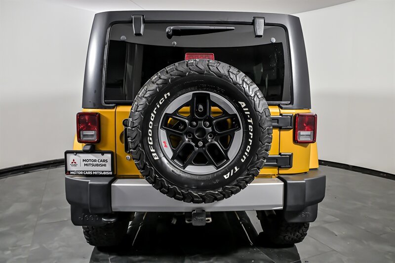 Used 2014 Jeep Wrangler Unlimited Sahara w/ Dual Top Group AWD/4WD image 8