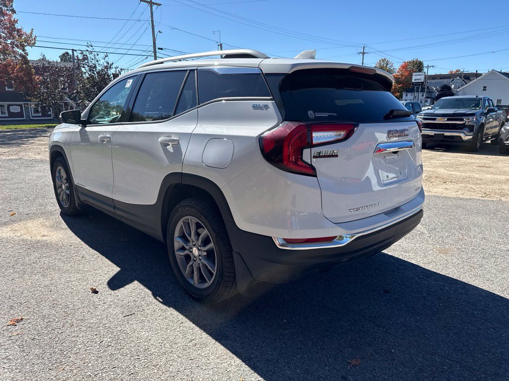 Certified 2024 GMC Terrain SLT w/ LPO, Floor Liner Package AWD/4WD image 6