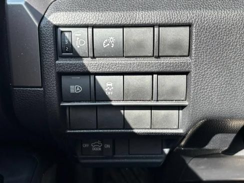 Used 2025 Toyota Tacoma TRD Off-Road AWD/4WD image 29