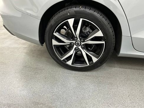 Used 2025 Volvo S60 B5 Core FWD image 19