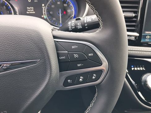 New 2026 Chrysler Pacifica Select FWD image 25