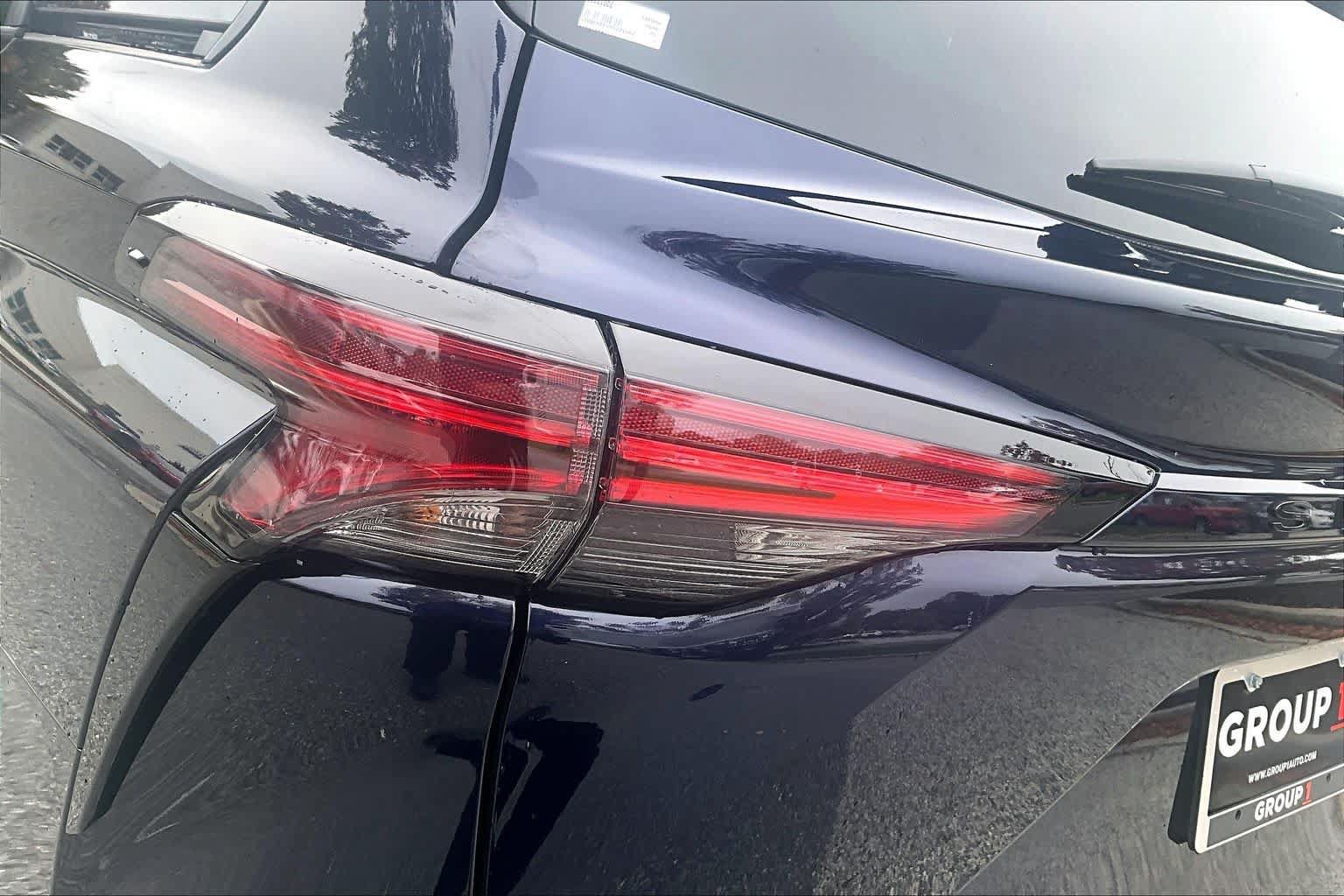 Used 2025 Toyota Sienna XSE w/ XSE Plus Package AWD/4WD image 29