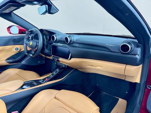 Used 2019 Ferrari Portofino RWD image 29