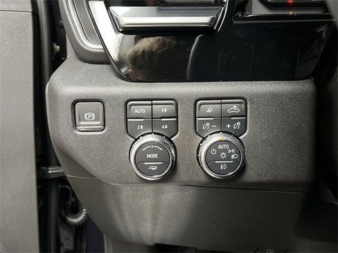 New 2025 GMC Sierra 2500 SLT w/ Max Trailering Package image 18