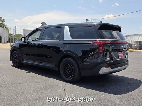 Used 2025 Kia Carnival FWD image 3