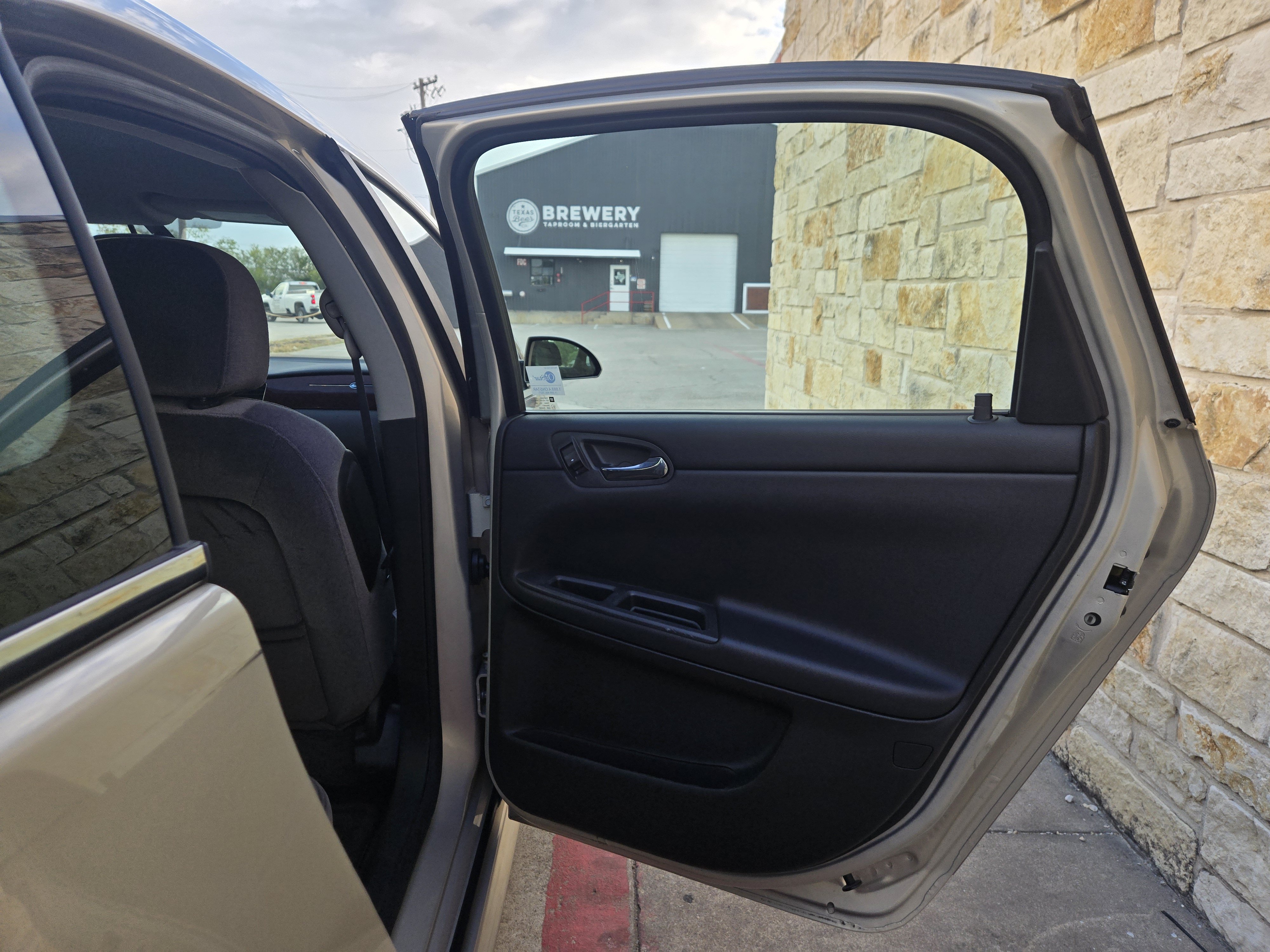 Used 2011 Chevrolet Impala LS FWD image 10