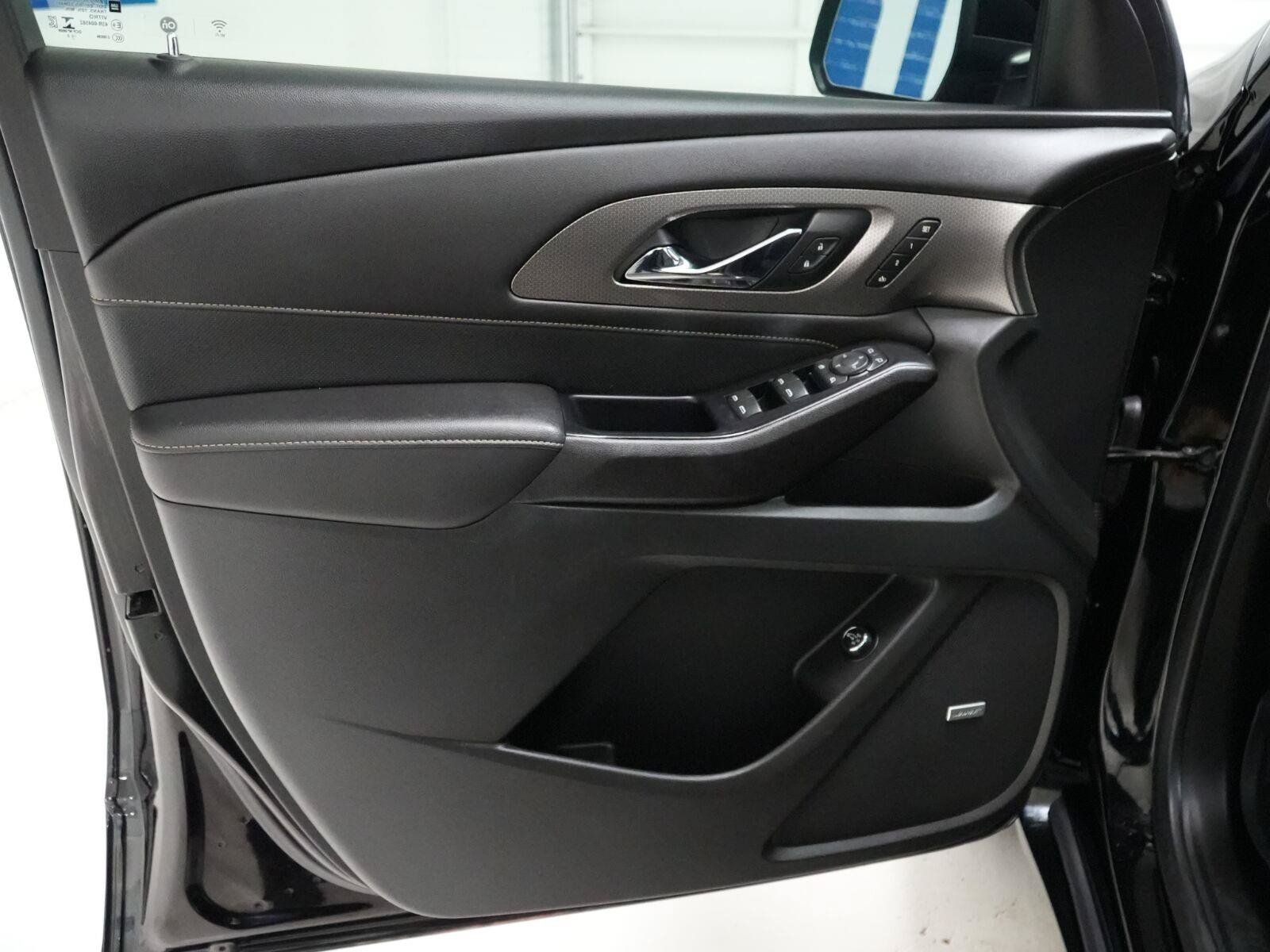 Used 2023 Chevrolet Traverse Premier w/ Redline Edition FWD image 12