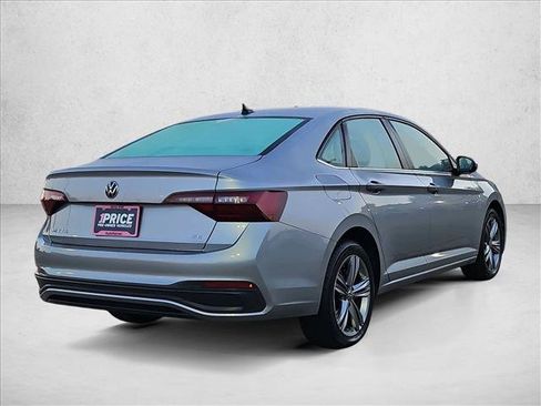 Used 2024 Volkswagen Jetta SE FWD image 5