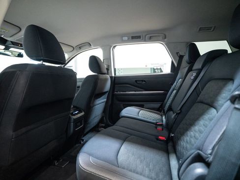 Used 2024 Nissan Pathfinder SV AWD/4WD image 31