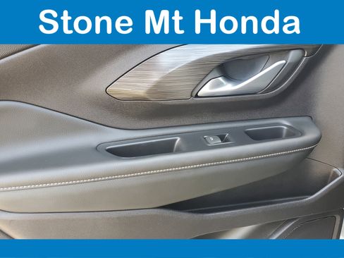 Used 2024 GMC Terrain SLT image 15