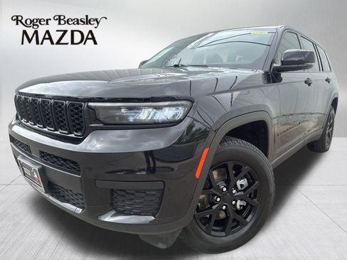 Used 2024 Jeep Grand Cherokee L Laredo image 1