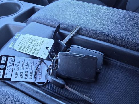 Used 2021 Chevrolet Silverado 2500 Custom w/ Custom Value Package image 9