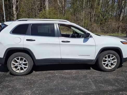Used 2016 Jeep Cherokee Latitude w/ Cold Weather Group AWD/4WD image 10