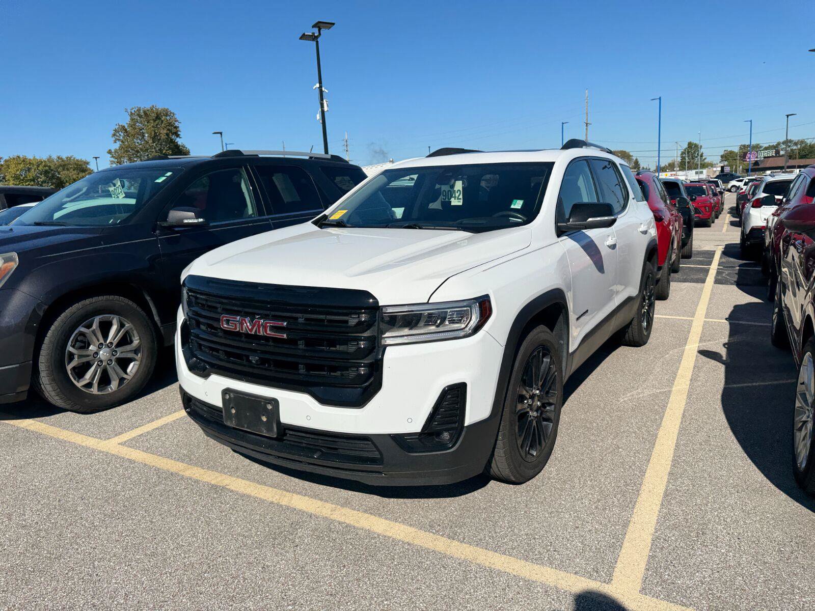 Used 2022 GMC Acadia SLT w/ Elevation Edition FWD image 3
