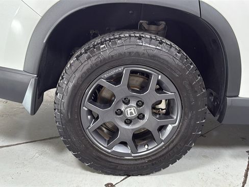 Used 2025 Honda Pilot TrailSport image 23