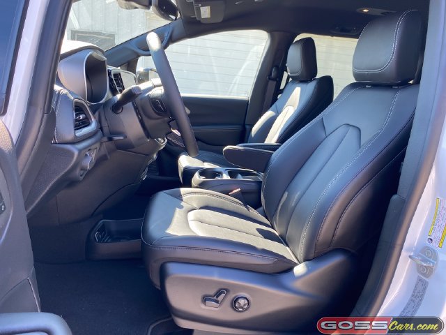 New 2027 Chrysler Pacifica Select AWD/4WD image 24