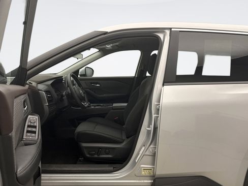 Used 2023 Nissan Rogue SV image 8